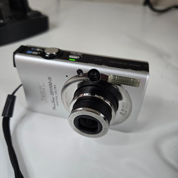 Canon Power Shot SD1100 IS Compact Digital Camera Silver - Picture 8 of 10